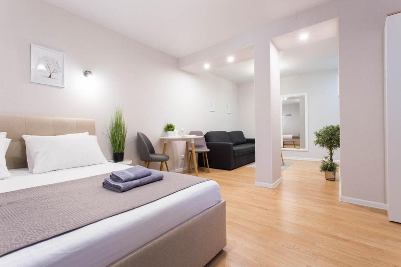 Apartment In The City Center - Gimnasiyna Naberezhna 24A-1 Kharkov Ngoại thất bức ảnh