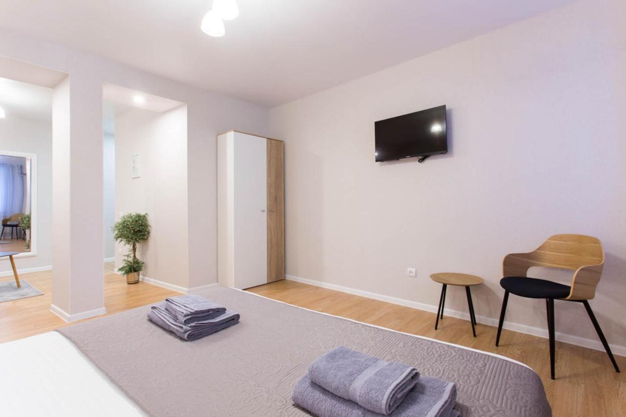 Apartment In The City Center - Gimnasiyna Naberezhna 24A-1 Kharkov Ngoại thất bức ảnh