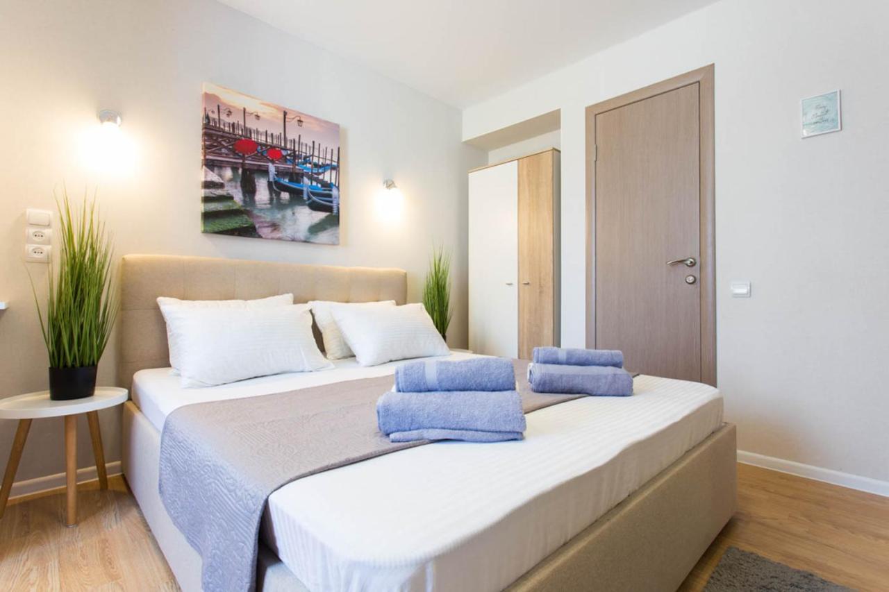 Apartment In The City Center - Gimnasiyna Naberezhna 24A-1 Kharkov Ngoại thất bức ảnh