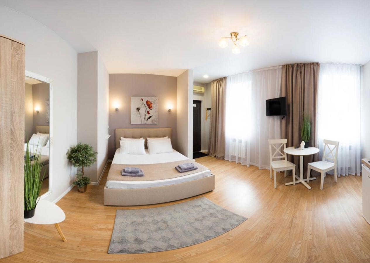 Apartment In The City Center - Gimnasiyna Naberezhna 24A-1 Kharkov Ngoại thất bức ảnh