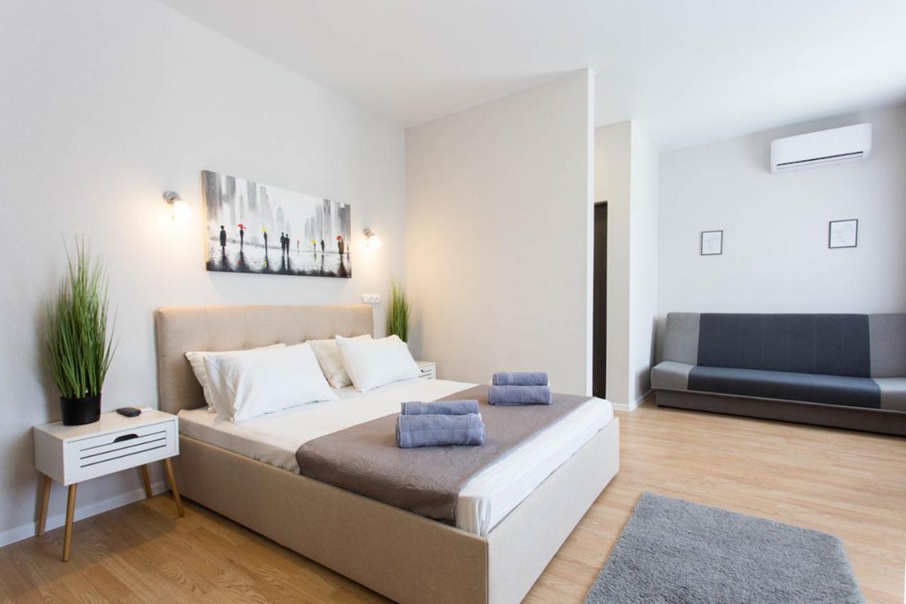 Apartment In The City Center - Gimnasiyna Naberezhna 24A-1 Kharkov Ngoại thất bức ảnh