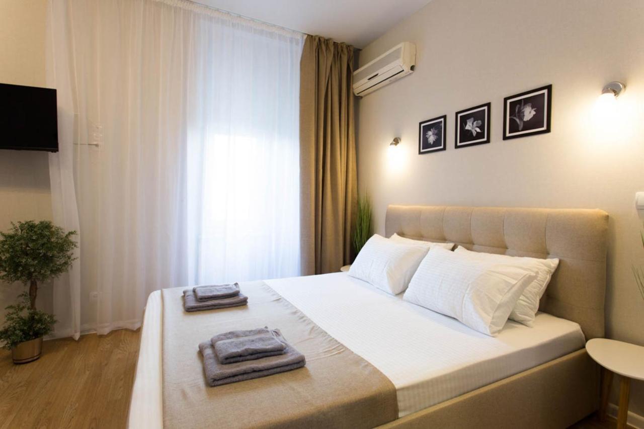 Apartment In The City Center - Gimnasiyna Naberezhna 24A-1 Kharkov Ngoại thất bức ảnh