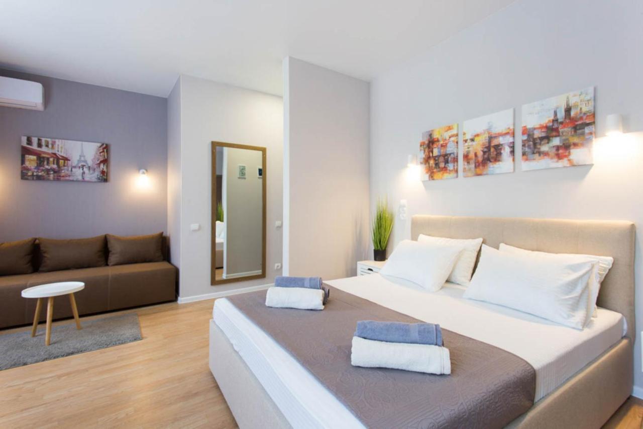 Apartment In The City Center - Gimnasiyna Naberezhna 24A-1 Kharkov Ngoại thất bức ảnh