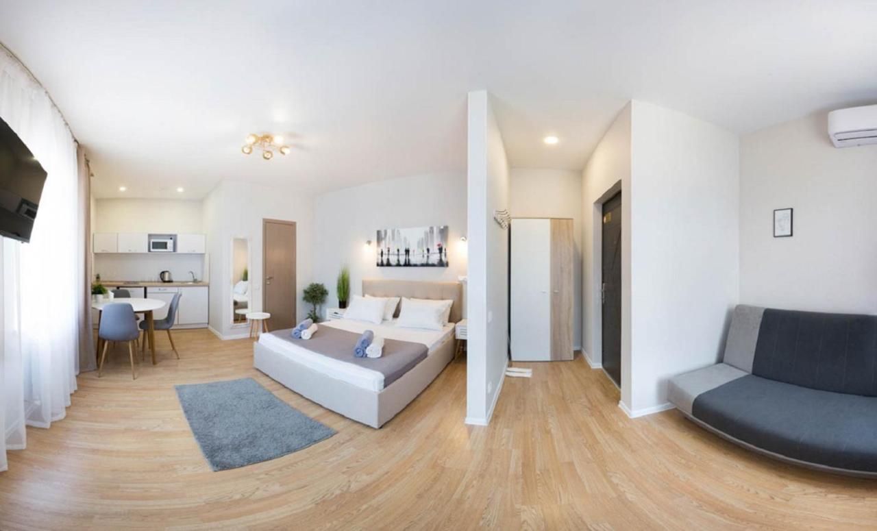 Apartment In The City Center - Gimnasiyna Naberezhna 24A-1 Kharkov Ngoại thất bức ảnh