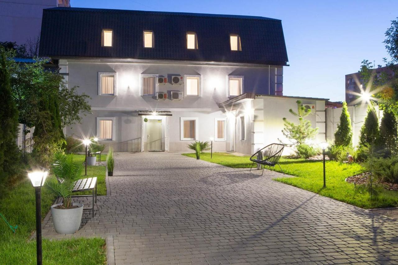 Apartment In The City Center - Gimnasiyna Naberezhna 24A-1 Kharkov Ngoại thất bức ảnh