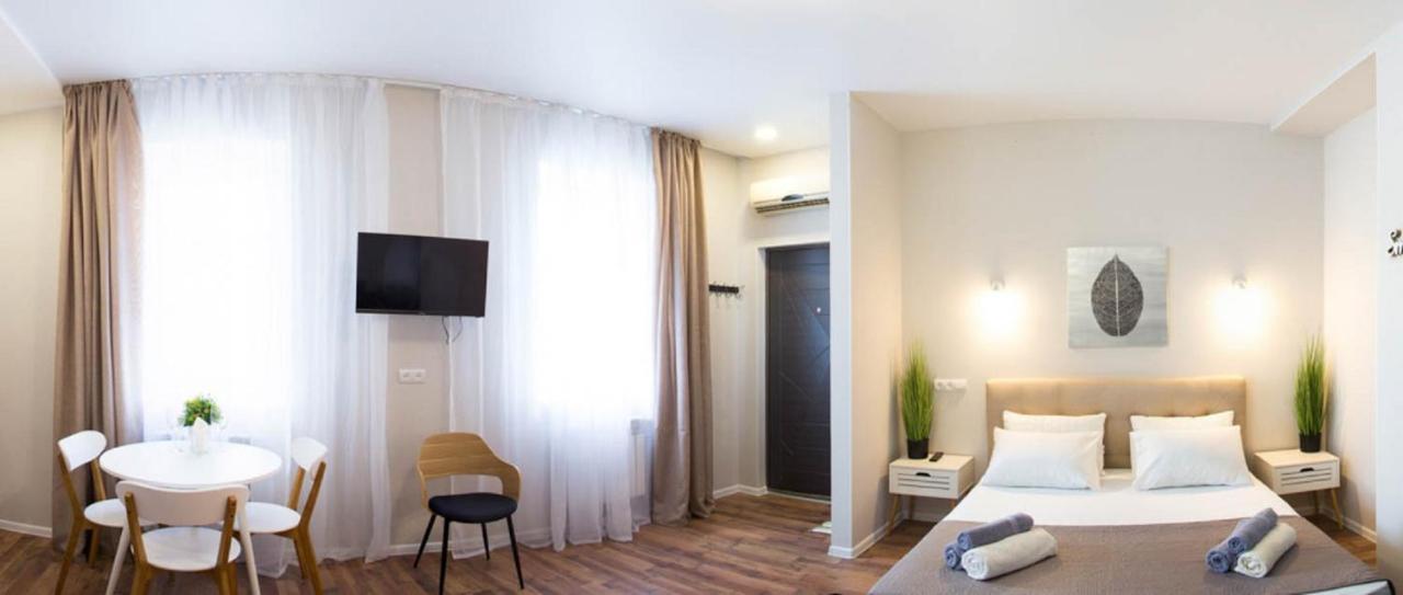 Apartment In The City Center - Gimnasiyna Naberezhna 24A-1 Kharkov Ngoại thất bức ảnh