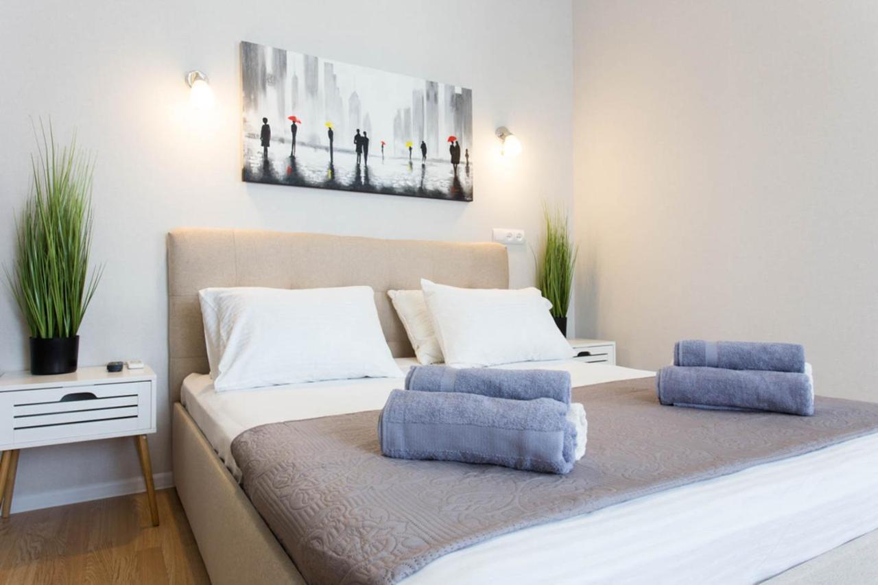 Apartment In The City Center - Gimnasiyna Naberezhna 24A-1 Kharkov Ngoại thất bức ảnh
