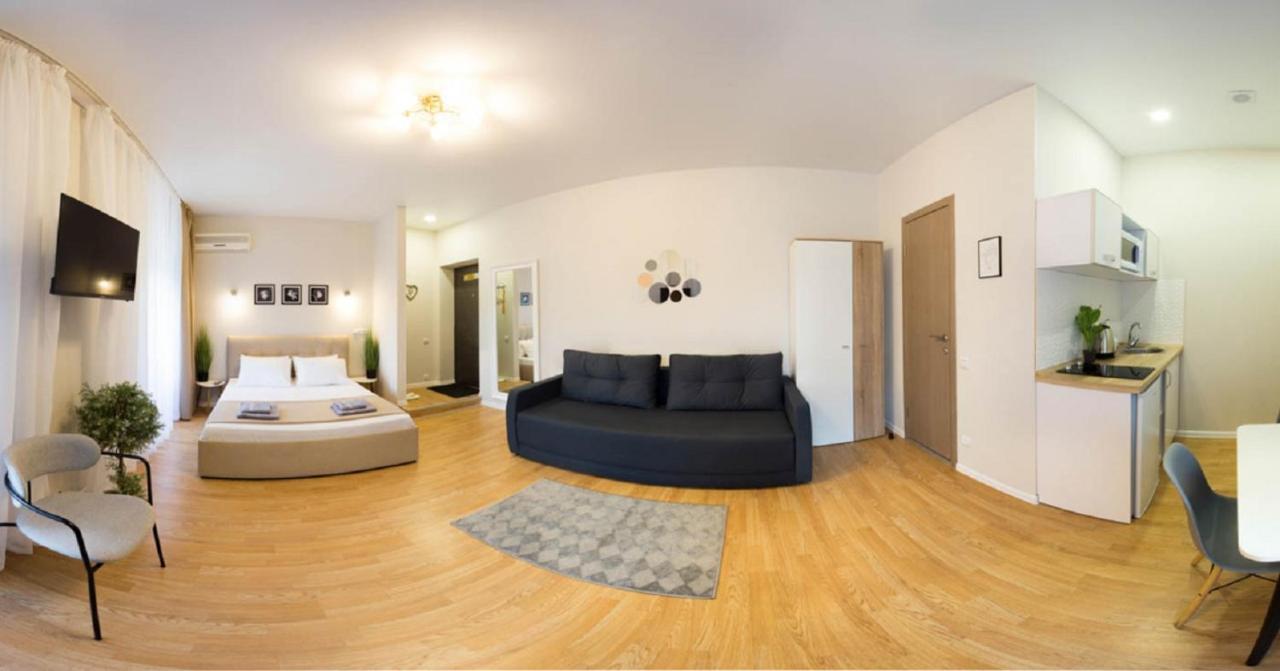 Apartment In The City Center - Gimnasiyna Naberezhna 24A-1 Kharkov Ngoại thất bức ảnh