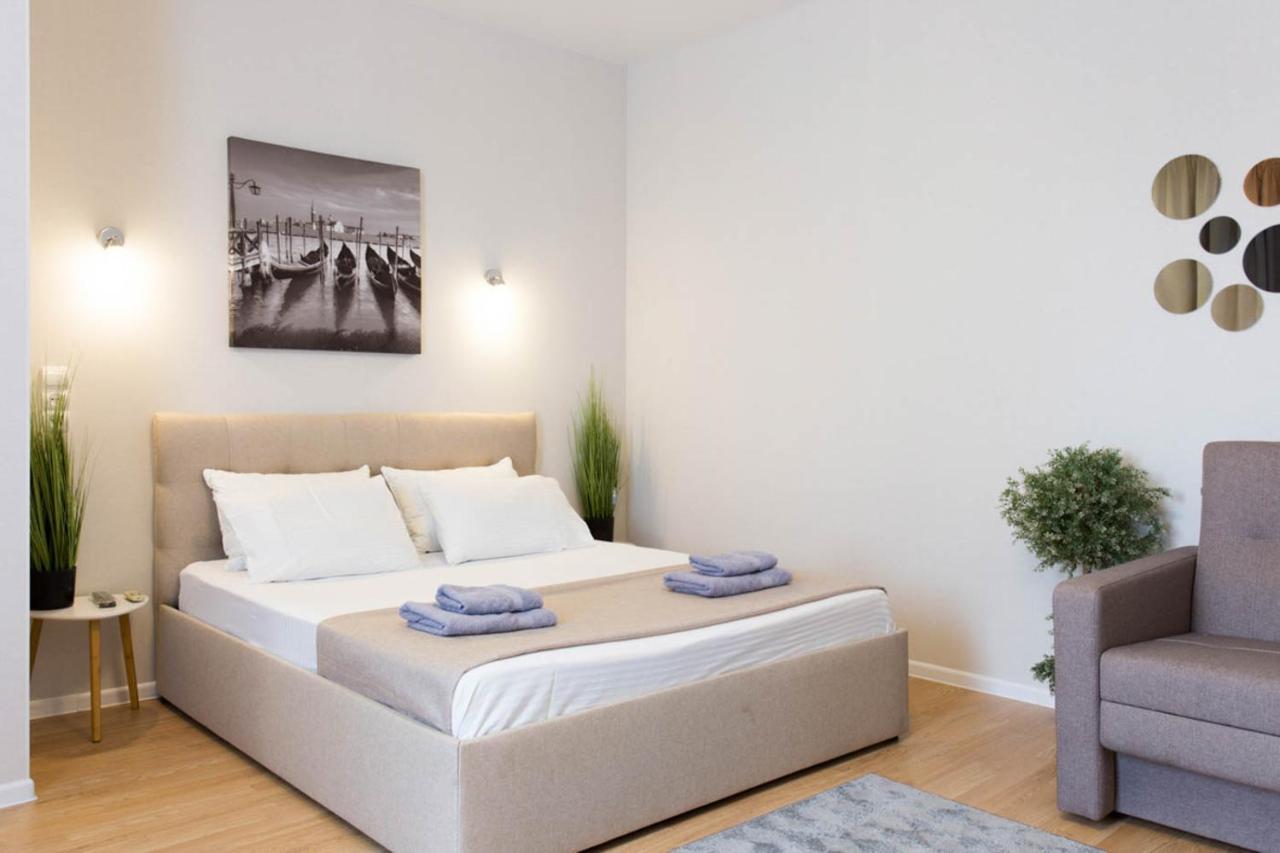 Apartment In The City Center - Gimnasiyna Naberezhna 24A-1 Kharkov Ngoại thất bức ảnh