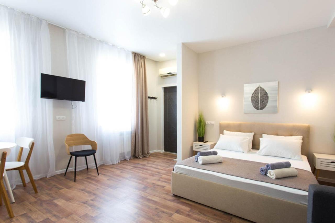 Apartment In The City Center - Gimnasiyna Naberezhna 24A-1 Kharkov Ngoại thất bức ảnh