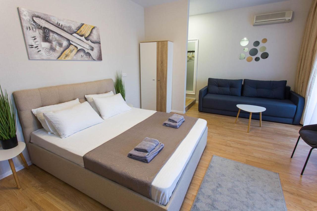 Apartment In The City Center - Gimnasiyna Naberezhna 24A-1 Kharkov Ngoại thất bức ảnh