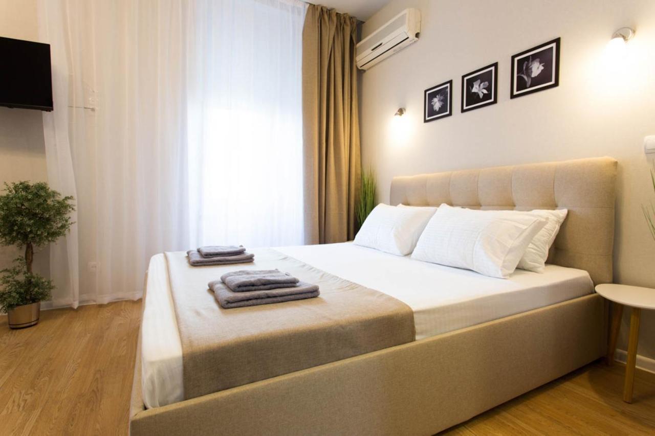 Apartment In The City Center - Gimnasiyna Naberezhna 24A-1 Kharkov Ngoại thất bức ảnh